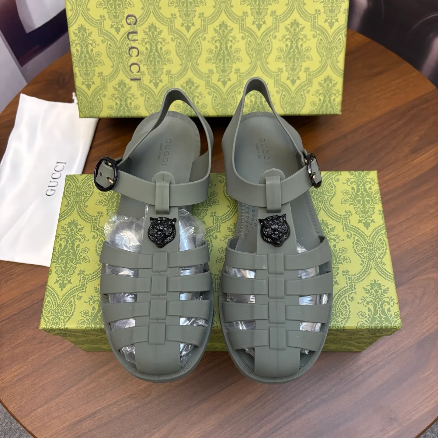 Men's shoes 260💰 [Gucci] Counter quality, top-quality original goods, real photos! Original TPU material, fine workmanship, comfortable; genuine 1:1 replica Size: 36 ~ 46